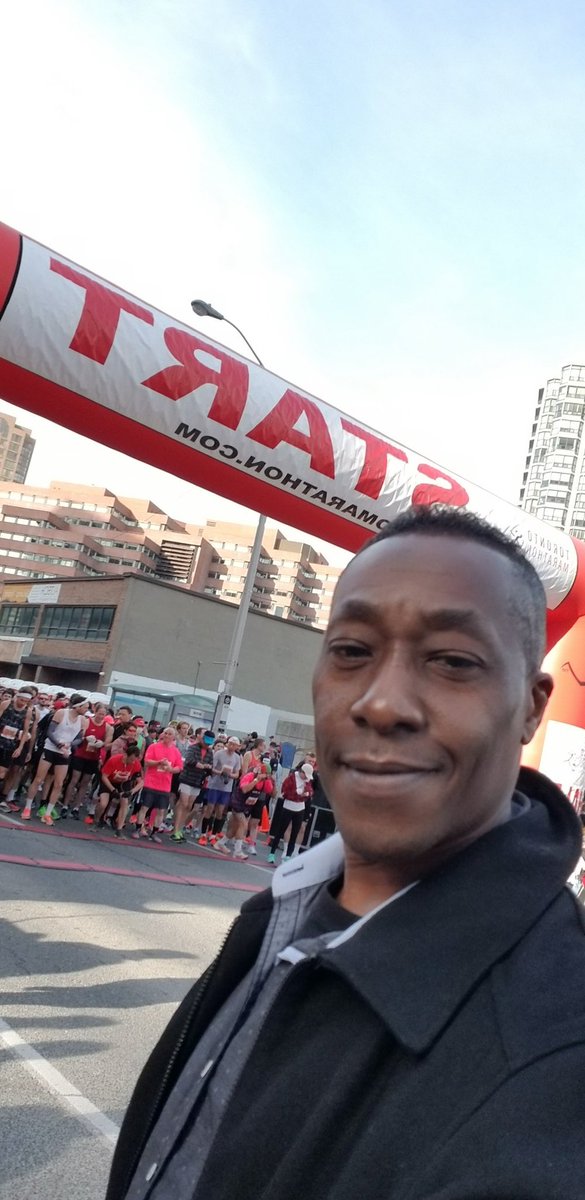 BedrockCatering's tweet photo. #BestFoodInTO @BedrockCatering Toronto Marathon for over 50 Countries here in the GTA on Yonge Street and Sheppard with 8,000 runners participating in the event raising money for various charities. #toronto2022 #torontomarathon #50countries #8000runners  #covidtimes #ChefIanRouse https://t.co/av7UzlLltN