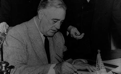 TammiMinoski's tweet photo. #OTD 1937: President Franklin D. Roosevelt approved the #NeutralityAct of 1937, which banned travel on belligerent ships and imposed an arms embargo on warring nations. https://t.co/sCgBdDOoln #USHistory https://t.co/NzwhbeHd9G
