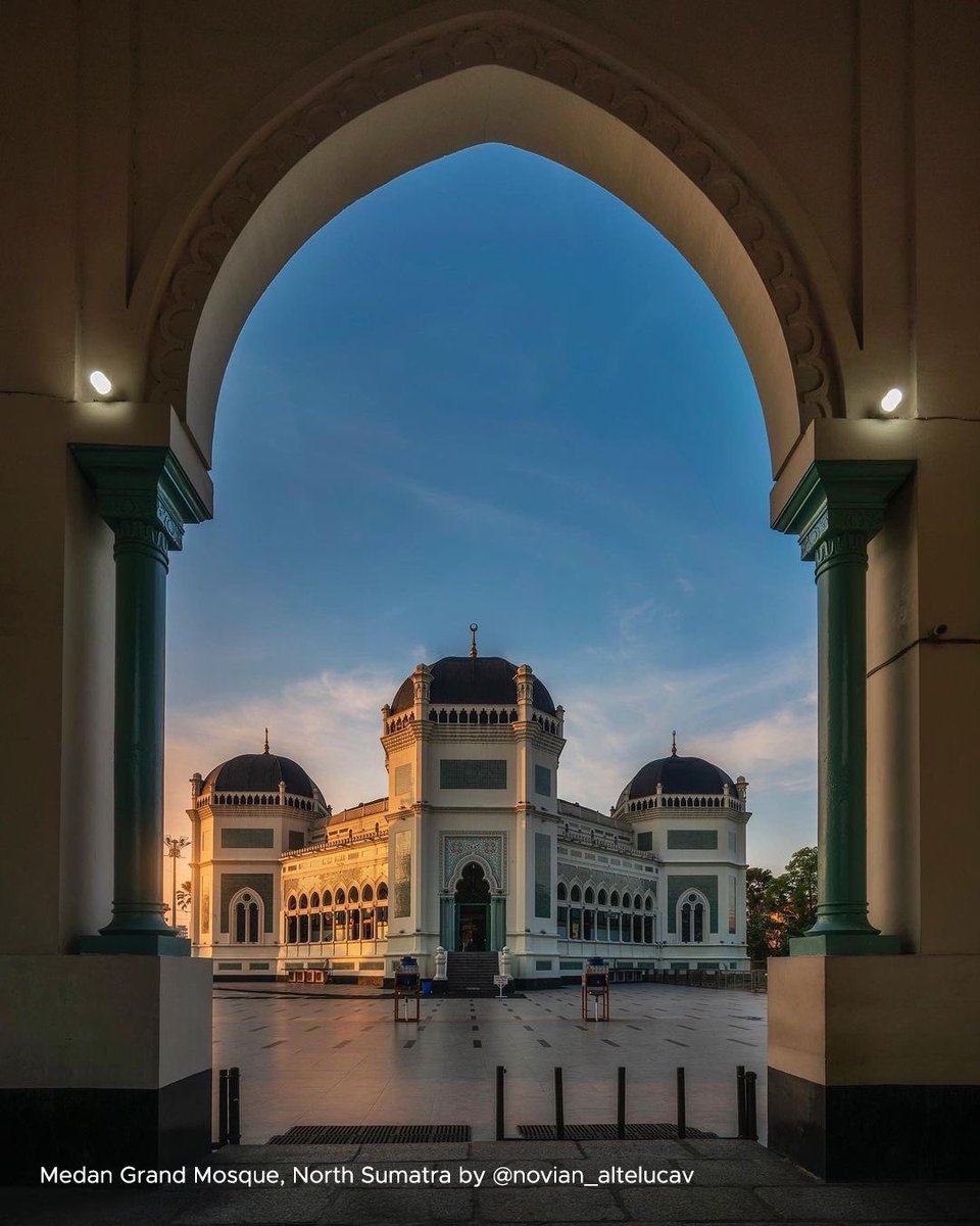 wonderfulid's tweet photo. In welcoming this #Eid moment, take a look at these several grand mosques in #Indonesia, which symbolize the utmost devotion of Moslem communities within the harmonious diversity.

📷: @tom_sikuncipas @novian_altelucav @alivikry @saragih_erick

#WonderfulIndonesia https://t.co/OlHYzVViqm