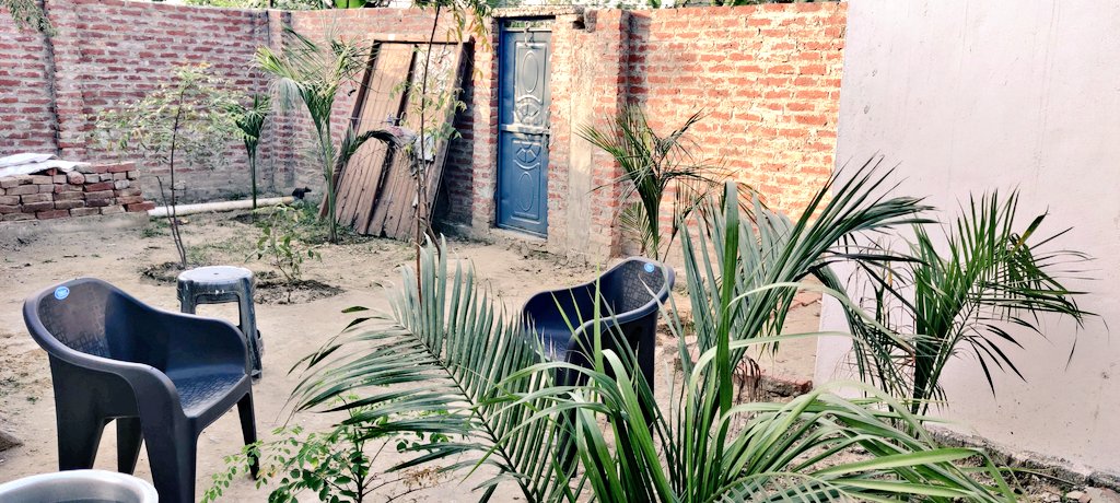 krameshofficial's tweet photo. दिल के अरमां आसूंओं में बह गए 😔😔
जो गार्डन आप दोस्तों के लिऐ तैयार हो रहा था आज उसका यह हाल है।
 लेकिन चिन्ता न करें अब आपके लिऐ इससे भी अच्छा चंदन का बगीचा तयार होगा 👍👍👍
गेंहू के साथ घुन भी पिस गया 😂😂😂
@vipinkahin @CMOfficeUP @ https://t.co/r9icW4Rt9T