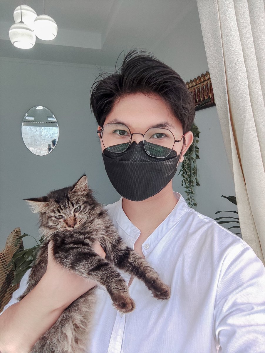 grawangsit's tweet photo. Selamat lebaran, sobat-sobat, rp, sobat rl, sobat-sobaran semua. Minal aidin wal faizin, mohon dimaafkan segala dosa, lahir dan batin. 🐱🙏 https://t.co/0I6B0Ha1xa