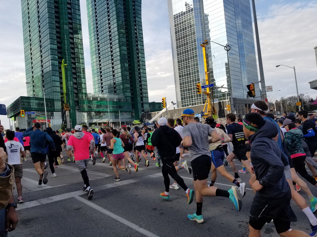 BedrockCatering's tweet photo. #BestFoodInTO @BedrockCatering Toronto Marathon for over 50 Countries here in the GTA on Yonge Street and Sheppard with 8,000 runners participating in the event raising money for various charities. #toronto2022 #torontomarathon #50countries #8000runners  #covidtimes #ChefIanRouse https://t.co/av7UzlLltN