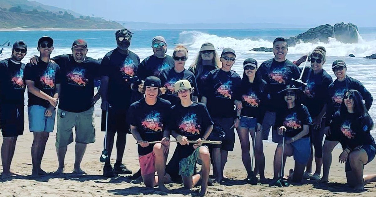 Vannuysstronger's tweet photo. Van Nuys CMG. Beach Clean Up. Making a difference and spending the day by the ocean #greatday #beachcleanup #cmg #vannuysstrong #gwr #growthwithrespect #callcenterfun #nakeadifference @GarciaBeProud @Pak_Org_ https://t.co/U8gC1mTq7K