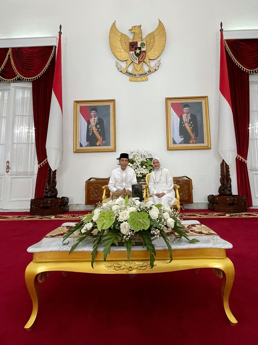 jokowi's tweet photo. Assalamualaikum Pak Wapres. Kami menghaturkan selamat hari raya Idulfitri, mohon maaf lahir dan batin. Dari saya dan Ibu Iriana di Yogyakarta. https://t.co/c18LGDw5Ib