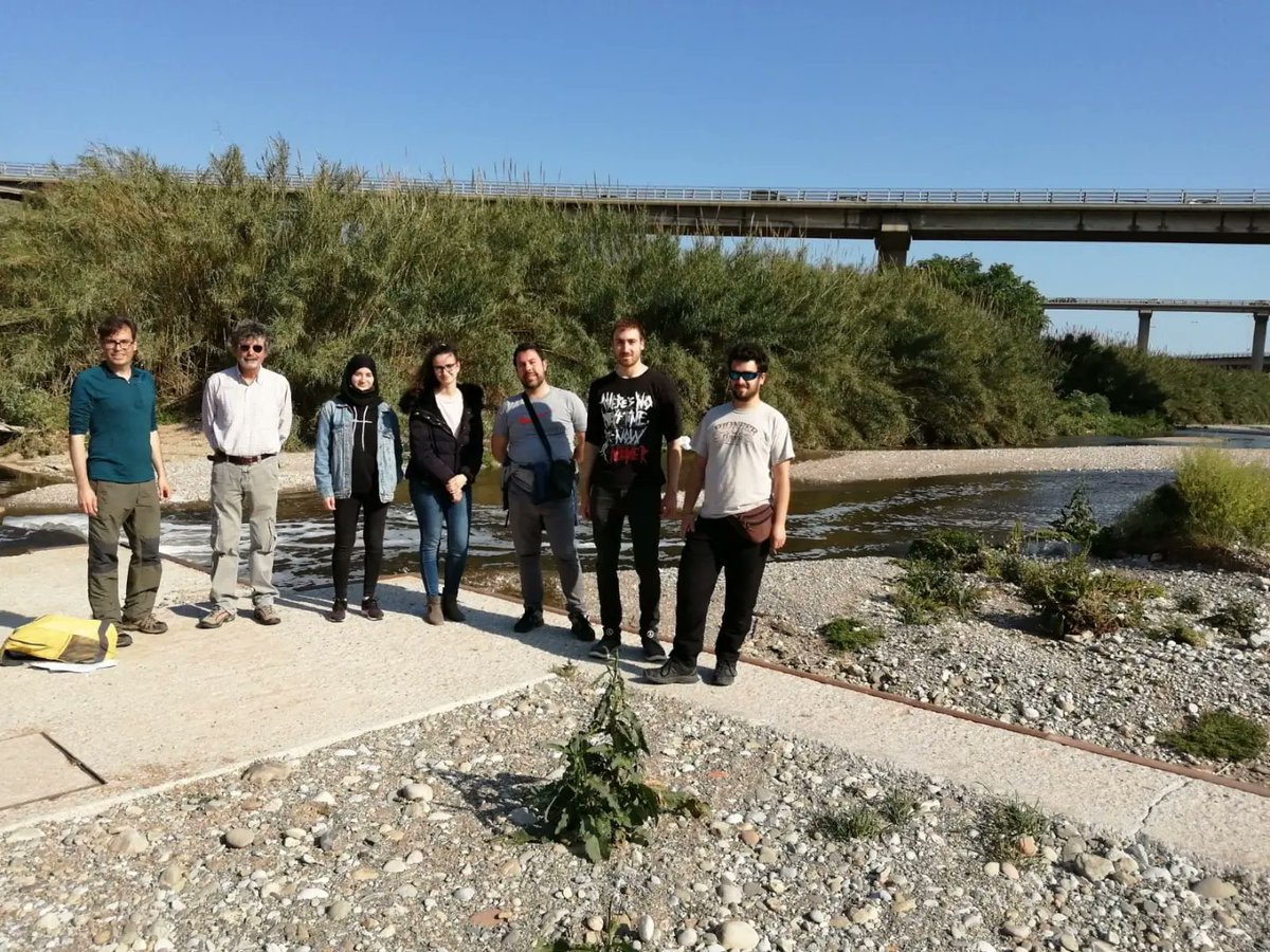 GeografiaUB's tweet photo. 🥾🌍 Sortida de camp dels #Geoestudiants de Fonts Documentals a les conques experimentals de Vallcebre, al Berguedà. 

➡️#GeoSortida amb el professor i Dr. Mariano Moreno de las Heras.

#FemGeografiaUB💛🌍 https://t.co/xNe9qWEjq3