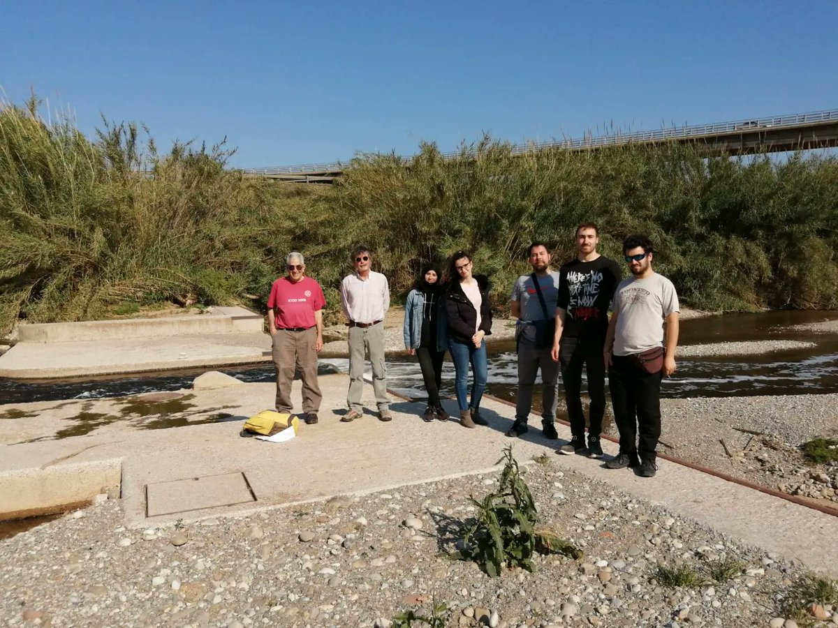 GeografiaUB's tweet photo. 🥾🌍 Sortida de camp dels #Geoestudiants de Fonts Documentals a les conques experimentals de Vallcebre, al Berguedà. 

➡️#GeoSortida amb el professor i Dr. Mariano Moreno de las Heras.

#FemGeografiaUB💛🌍 https://t.co/xNe9qWEjq3