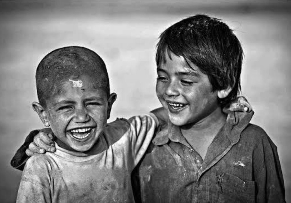 #RamazanBayramı  🍬
“Üstadım” dedim;
“Bayrama ne alayım?”
Dedi;
“Birkaç piri fâniden gönül,
birkaç çocuktan gülücük,
alabilirsen birkaç fakirden de duâ al.”

- Cahit Zarifoğlu