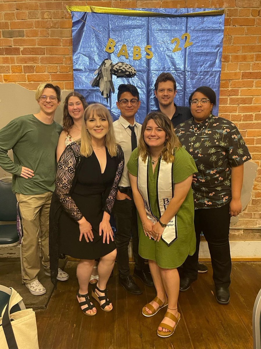 jennalom's tweet photo. Couldn’t have asked for better people to spend the last 3 years with 🥰 https://t.co/GeUOL9RgUv