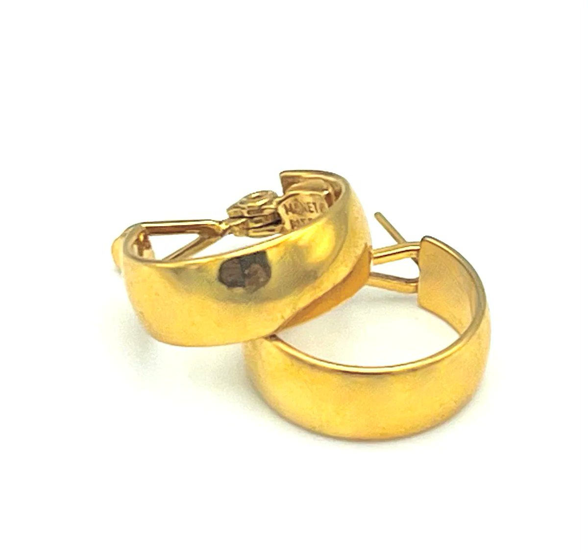 Gold Hoop Earrings Signed monet pierced earrings #ChunkyGoldEarrings #PiercedEarrings 
$20.00
➤ etsy.com/listing/122433…