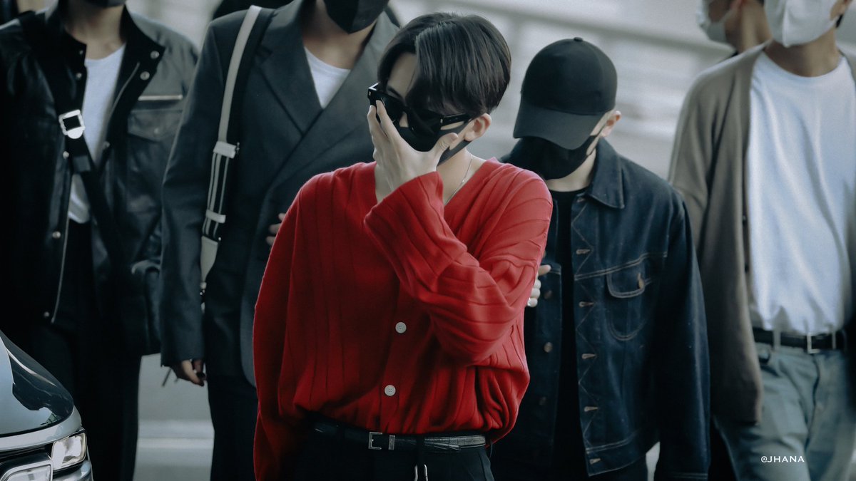 archivejeonghan's tweet photo. THE YOON JEONGHAN 🖤 https://t.co/tftva9Cwh6