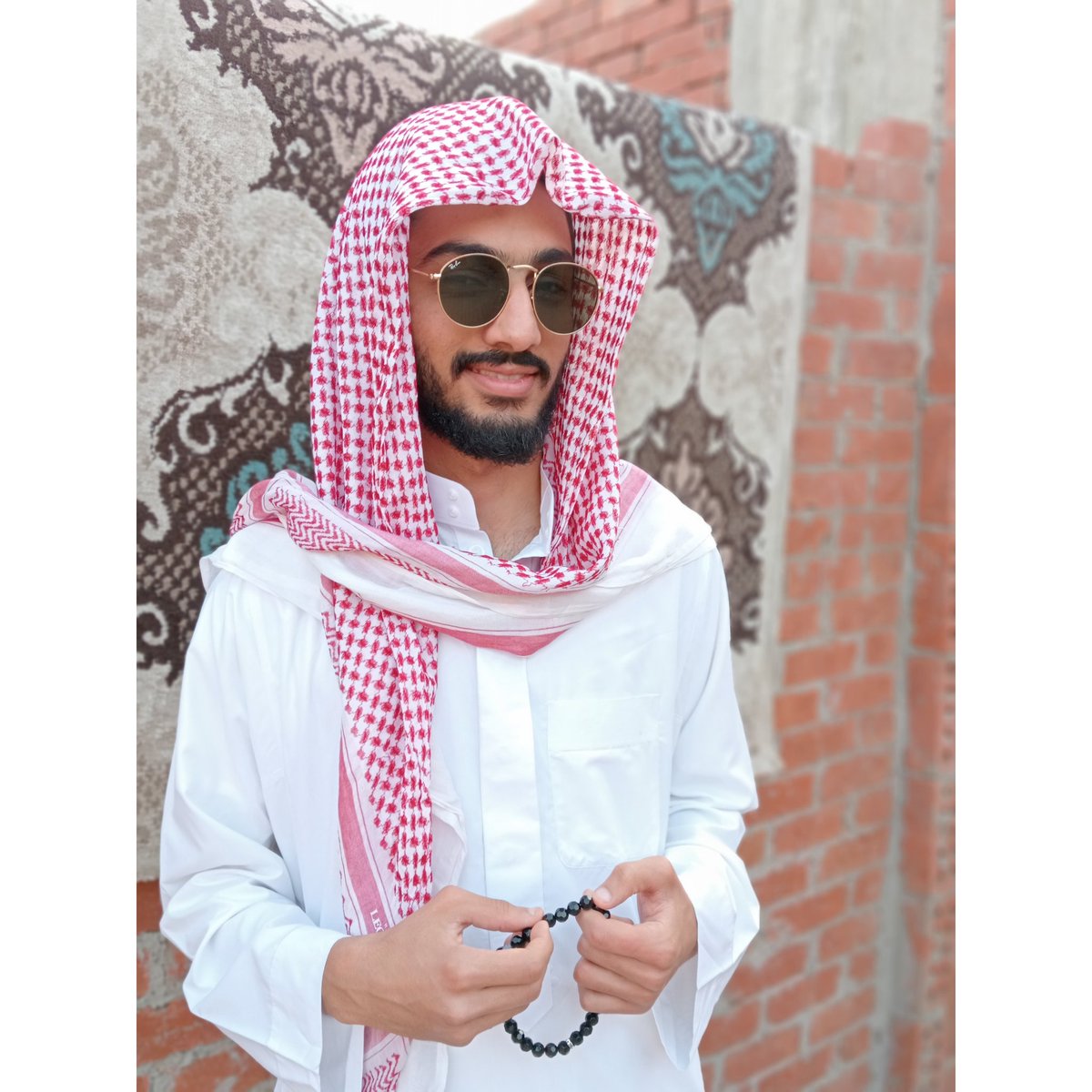 z_7zmn's tweet photo. حازم بن سيد القحطاني يهئنكم بحلول عيد الفطر المبارك اعاده الله عليكم بالخير والبركه😍🌷 https://t.co/ltLWaEUR4b