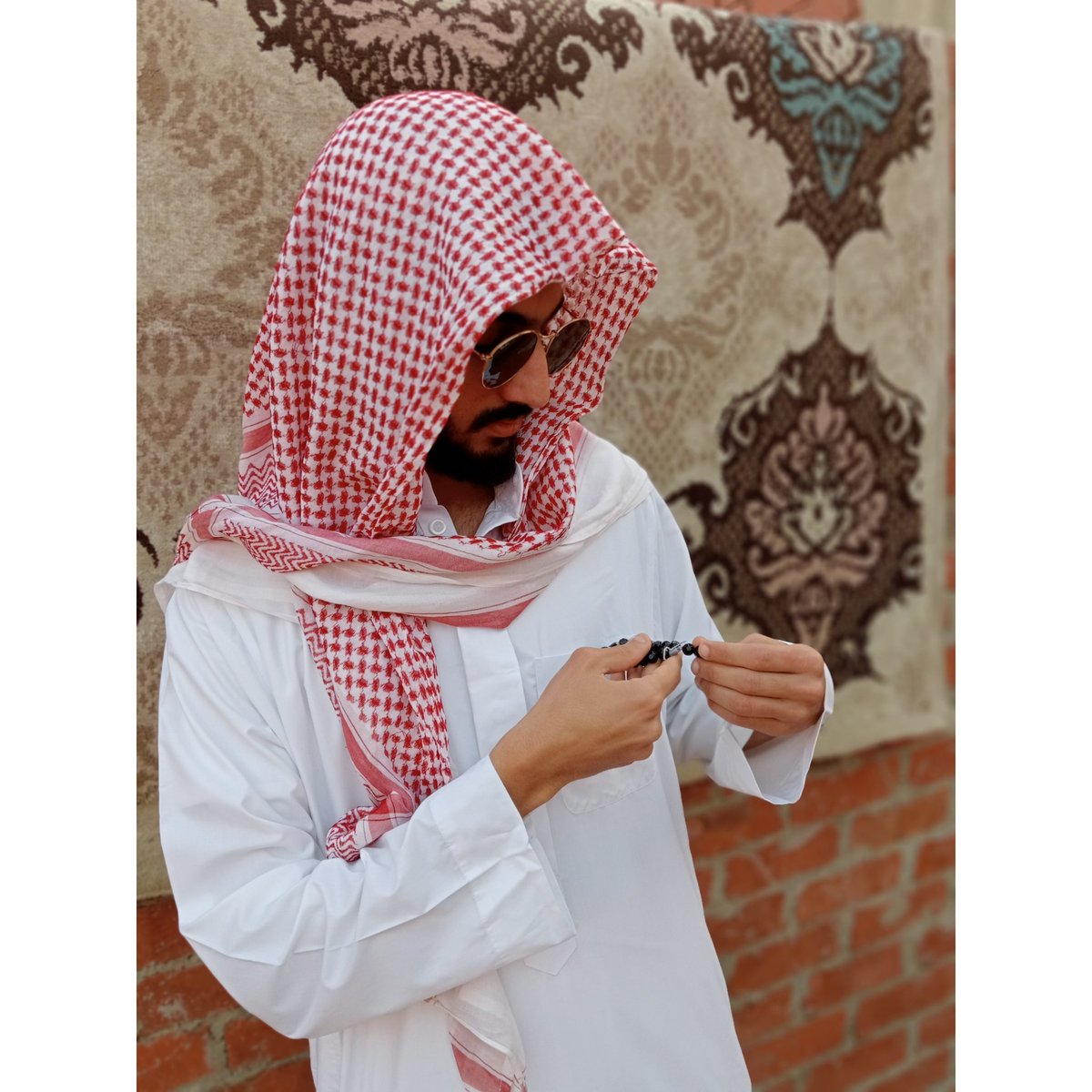 z_7zmn's tweet photo. حازم بن سيد القحطاني يهئنكم بحلول عيد الفطر المبارك اعاده الله عليكم بالخير والبركه😍🌷 https://t.co/ltLWaEUR4b