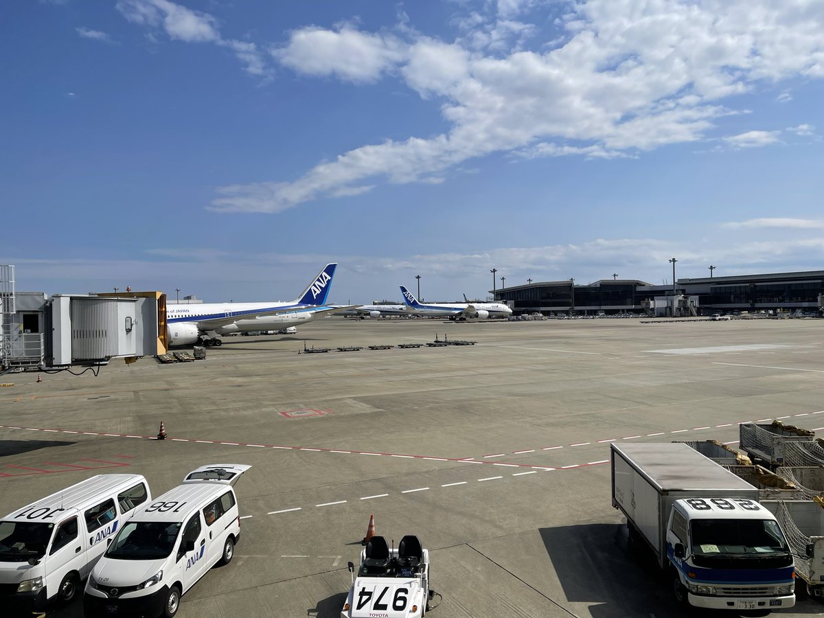 成田空港第1ターミナル国際線。ANAラウンジは混雑の為、プライオリティパスでの入室は16:30までできないとのこと😢