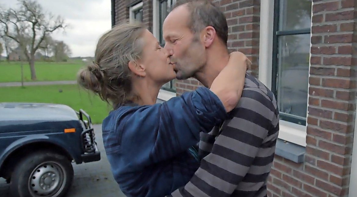 joostmaiburg's tweet image. 3.079.000 kijkers voor #boerzoektvrouw. Gevolgd door #eentegen50 878k, #concertforchange 600k, #Doorbakken 586k, #Humberto 527k, #milliondollarisland 493k, #mediainside 458k, #StudioVoetbal 425k, #undercoverinnederland 409k en #tropenjaren 407k.