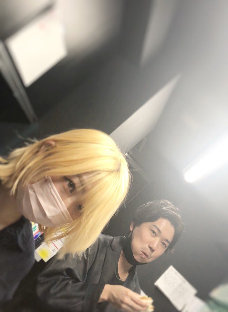 mslash_official's tweet photo. 【M.SLASH世田谷店】
『明るい世の中になってほしい』
と、願いを込めみんなヘアカラーを明るくしてるのだろう、、、
と、思ったら
《抜きっぱなしブロンド》が
流行っているらしい!!
#美容室
#エムスラッシュ
#ヘアカラー
#ブリーチ
#トレンド
#抜きっぱなしブロンド
#LSCB https://t.co/TGBzmTFMeJ