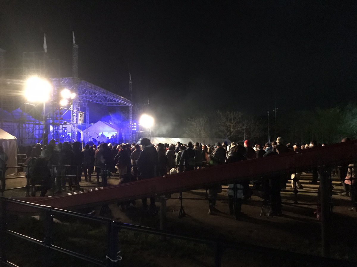 69fest's tweet photo. アラバキでトライセラの和田唱が奥田民生や裏スタッフの泥酔に苦言している件、ハゲドーだわ。
20:30終わりだった荒吐ライブが終わったのが21:20。
奥田民生がなかなかステージに来なかったり、ステージ上で和田唱に仕切りが悪いとか色々愚痴をマイク通して話ていたので、生で見て最悪なライブだった。 https://t.co/wn34LPz4i4