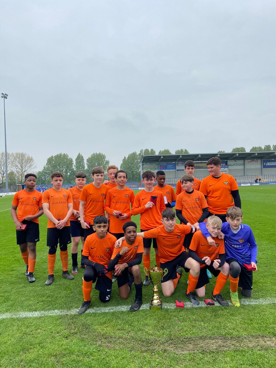 Our u14 Jaguars winners of the Chairman’s Cup this morning against Hollinwood. Well done guys 🧡🖤 @EMJFL