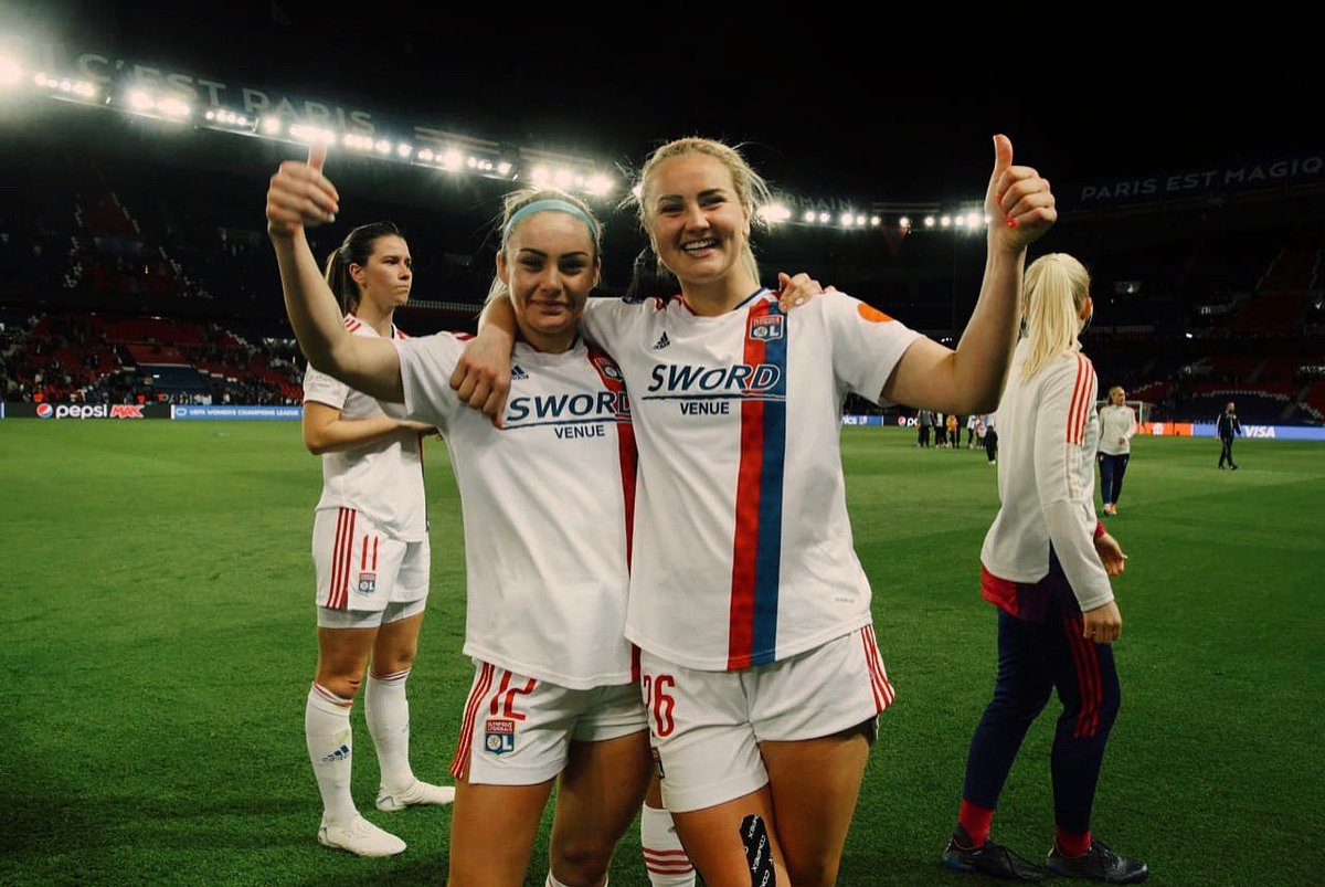 CarpenterEllie's tweet photo. From PDX to Lyon to now a Champions League final together ❤️💙😁@LindseyHoran https://t.co/glsjxyXqHH