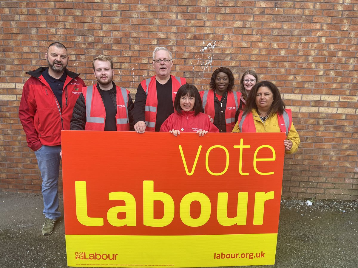 BebingtonLabour's tweet photo. The people of Bebington getting the message #BrendaforBeb https://t.co/9MoGKcngbw