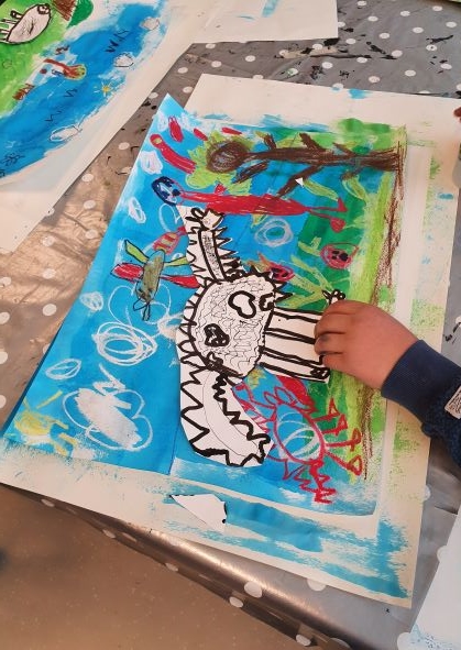 MarjoPotma's tweet photo. Elk jaar maak ik een passende workshop bij het thema van de #Kinderboekenweek. Dit jaar heb ik een beeldende workshops gemaakt vanuit mijn eigen prentenboek. “Jeroen tekent dieren” #Gigagroen #Basisscholen #Cultuureducatie @KBweek @LeononKids @MarjoPotma https://t.co/8dXnV4Z3Cu