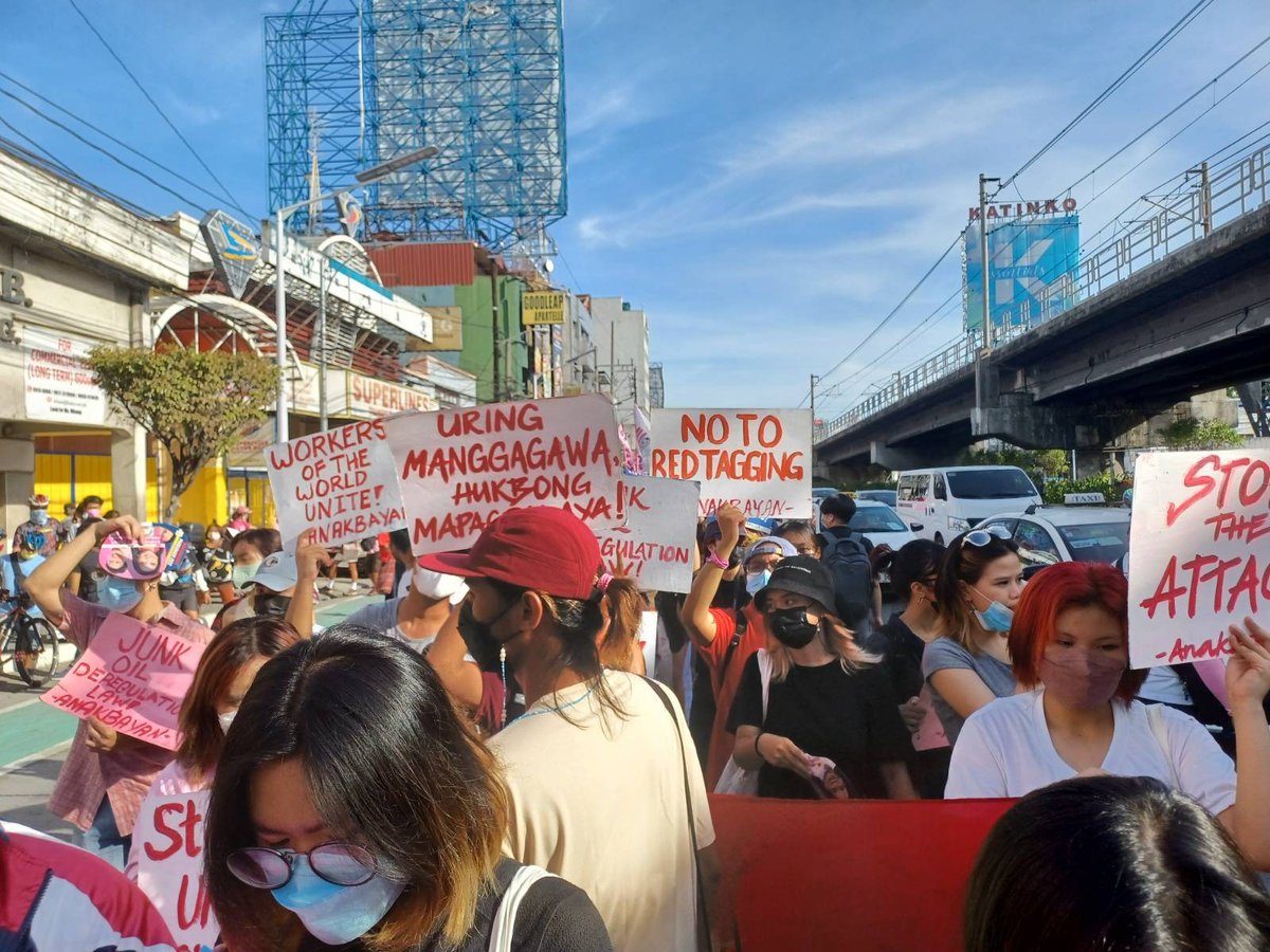 ABKatipunan's tweet photo. ICYMI: Members of Anakbayan Katipunan participated yesterday in this year's Mayo Uno at Araneta Coliseum

SAHOD ITAAS! PRESYO IBABA!
MANGGAGAWANG KONTRAKTWAL GAWING REGULAR!
URING MANGGAGAWA HUKBONG MAPAGPALAYA!

#MayoUno2022 
#NoToMarcosDuterte2022 https://t.co/6DZ8LV16RY