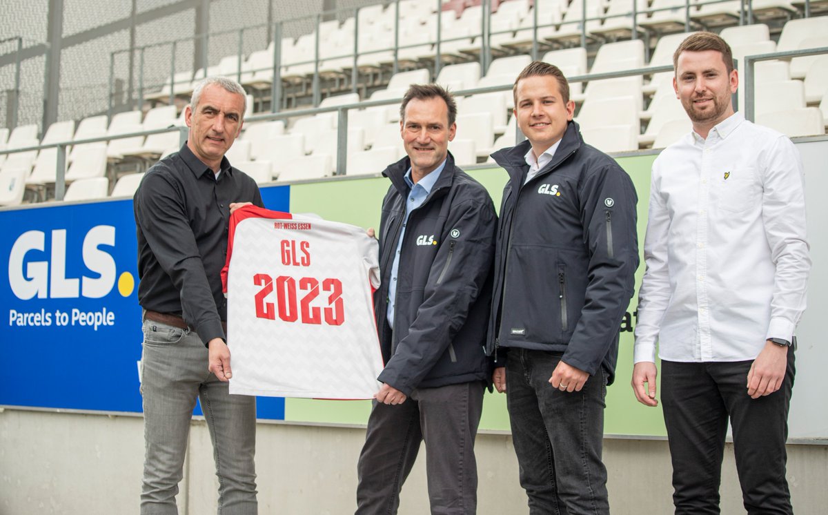 rot_weiss_essen's tweet photo. 🤝 @GLS_Germany ist neuer #TopPartner und bringt RWE bis an die Haustür. Der Paketdienstleister übernimmt schließlich fortan den Versand der im Onlineshop bestellten Fanartikel! 🔴⚪
👉 https://t.co/Z69S9zVvH0
#immeRWEiter #nurderrwe https://t.co/2dZZX0hgPD