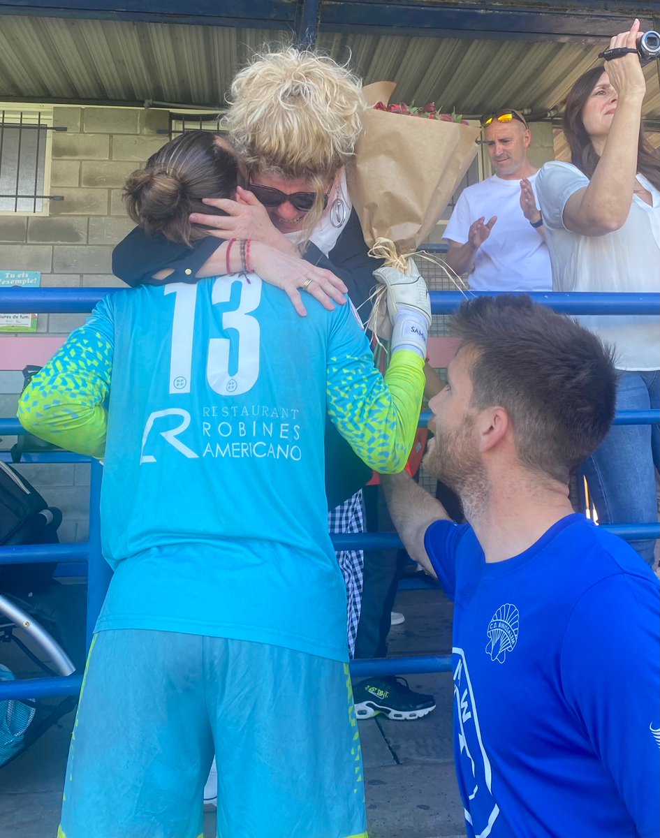 CDBinissalem's tweet photo. Més emocions! Després d’una gran temporada amb el @CDBinissalem en @BorjaFS ha decidit penjar les botes. Ha estat un autèntic luxe tenir-lo. Gràcies Borja!!!💪💪💙💙 https://t.co/eJTAZ5PDx1