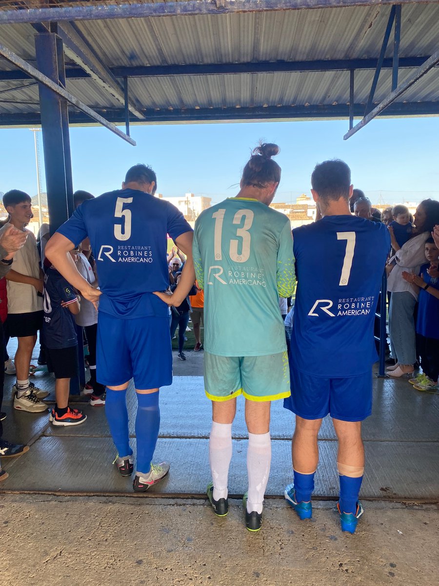 Més emocions! Després d’una gran temporada amb el <a href="/CDBinissalem/">cdbinissalem</a> en <a href="/BorjaFS/">Borja_FS</a> ha decidit penjar les botes. Ha estat un autèntic luxe tenir-lo. Gràcies Borja!!!💪💪💙💙