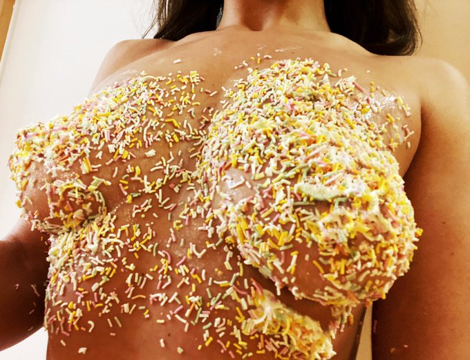 Candies for breakfast?🍭🍭🍭 https://t.co/GgvsQy75pb