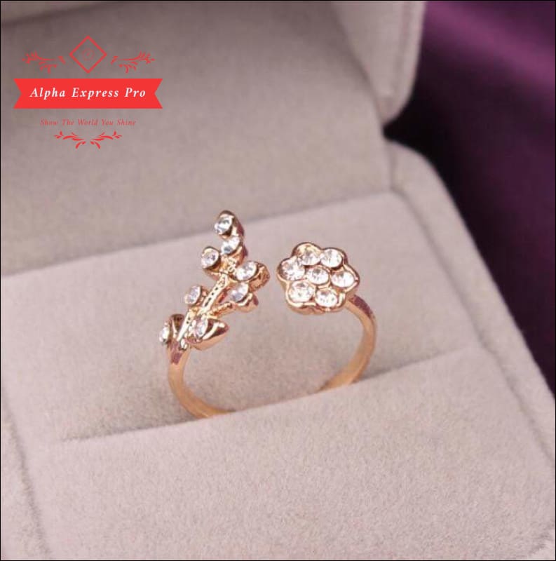 JewlrybyAlpha's tweet photo. Check out this product 😍 Women Iron Alloy Flower Gold Ring 😍 
by AlphaExpressPro starting at $8.00. 
Show now 👉👉 https://t.co/0kvBYPxnap https://t.co/Qmib1INkFq