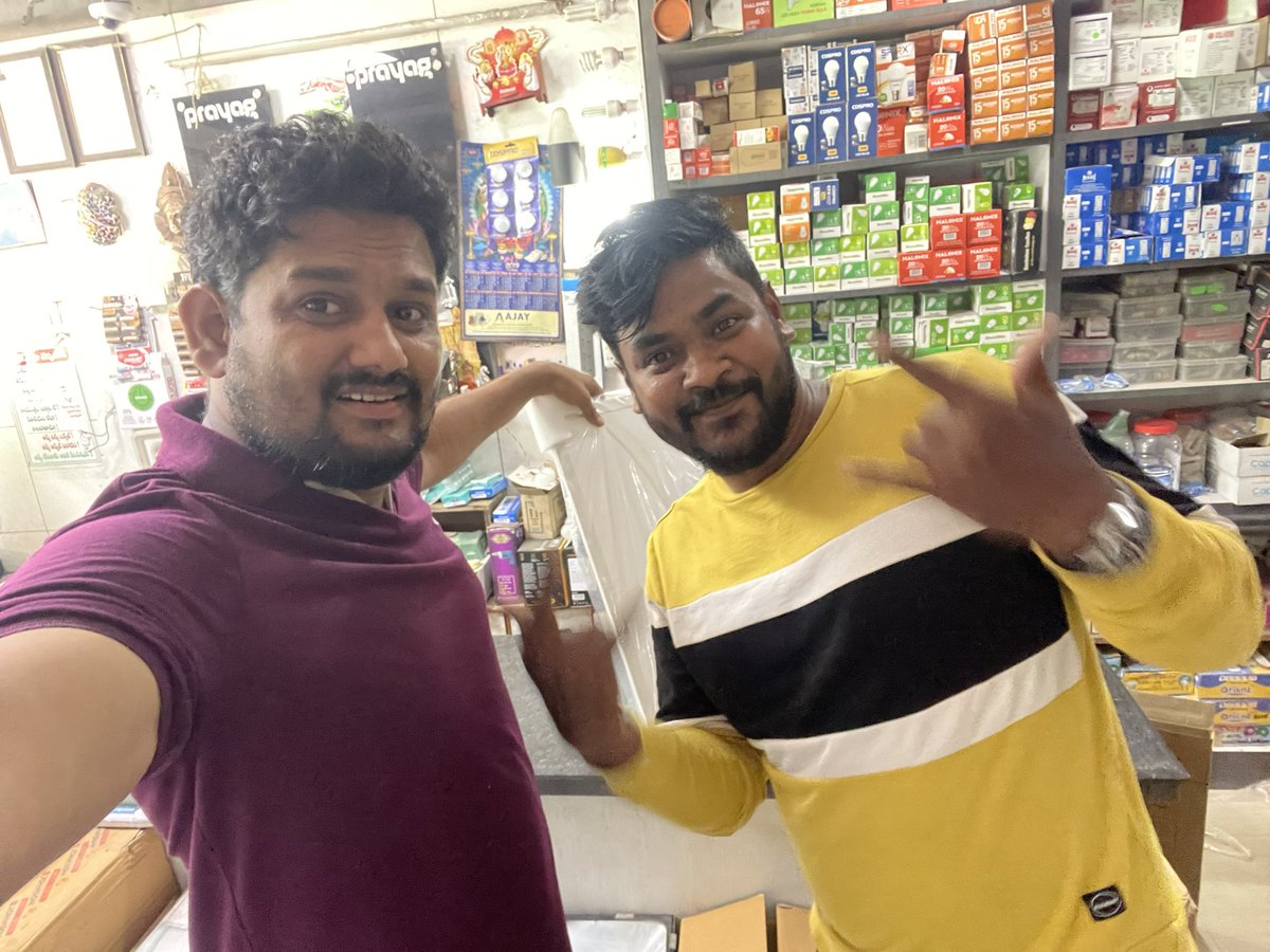 TechFactsRafee's tweet photo. This is a Sudden Surprise..😍
Camera Problem చెప్పగానే, Hyderabad నుండి ఖమ్మం వెళ్లాల్సిన Nazeer @iamtechreporter , Hyderabad నుండి Mancherial వచ్చాడు..What a man 🙏.. &amp;
He suggested few changes, and bought some lights, improvements coming soon.
పాపం గంట కూడా ఉండలేకపోయాడు వేడికి. https://t.co/fxr3VyzKBQ