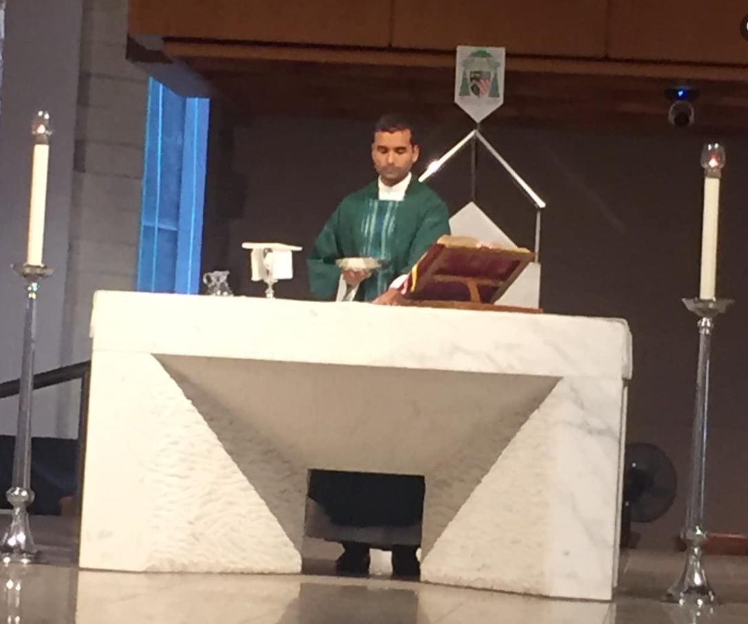 AlteredStatePH's tweet image. Mukhang yummy si Father... 😉