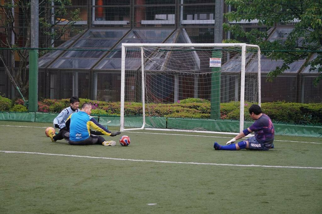 fclpp's tweet photo. 5/1（日）

大雨の中練習でした🥶☔️

#fclpp #fclexus #cafethesunliveshere #都リーグ  #フットサルメンバー募集中 #対戦相手募集 #フットサル  #社会人フットサル #フットサルメンバー募集 #メンバー募集 #対戦相手募集中 https://t.co/nCbFwDABPW https://t.co/MewT81kUxO