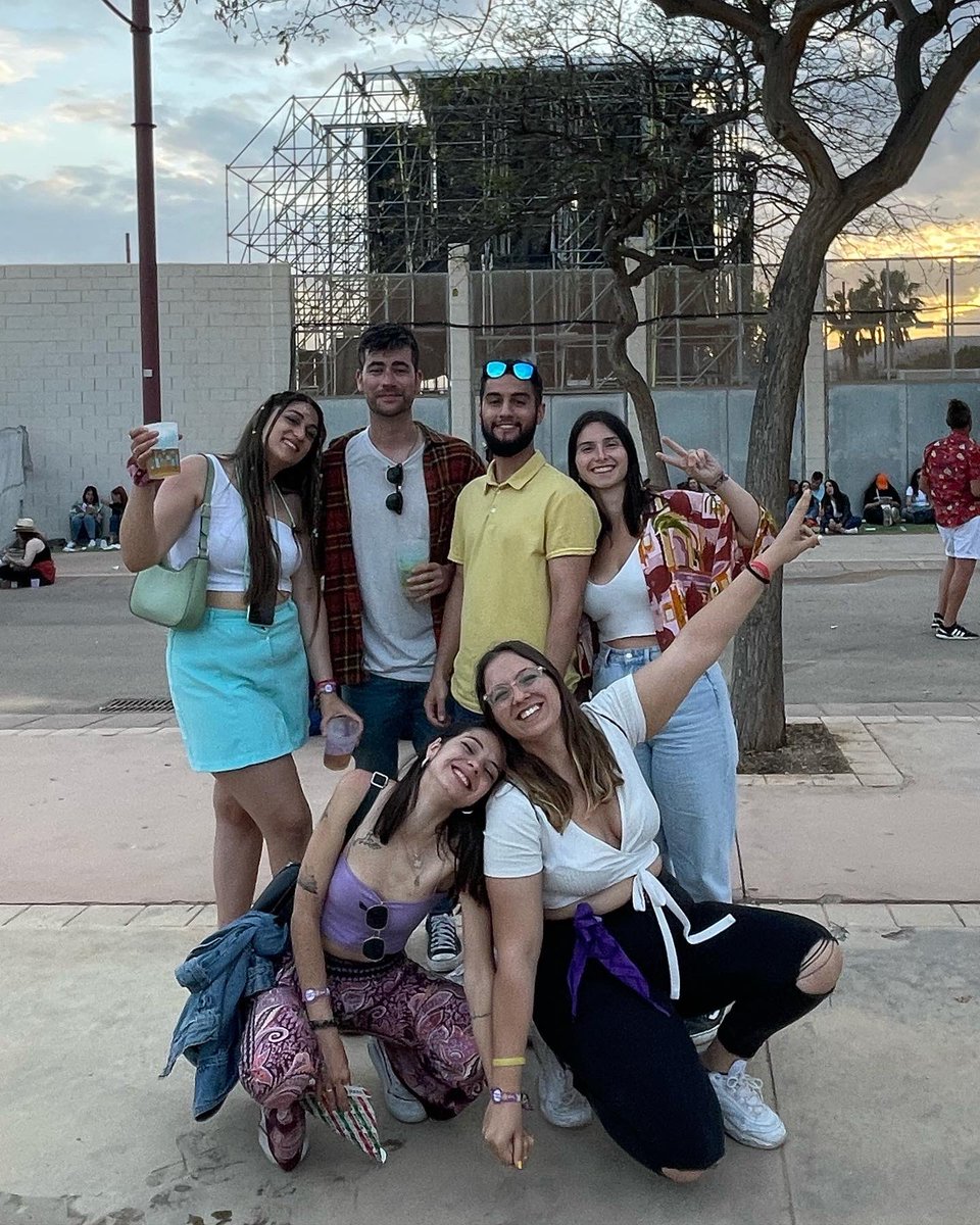 irxnnx's tweet photo. al final no es el sitio, si no la compañía ♥️✨ #solazofest https://t.co/NQoi0GfqXF