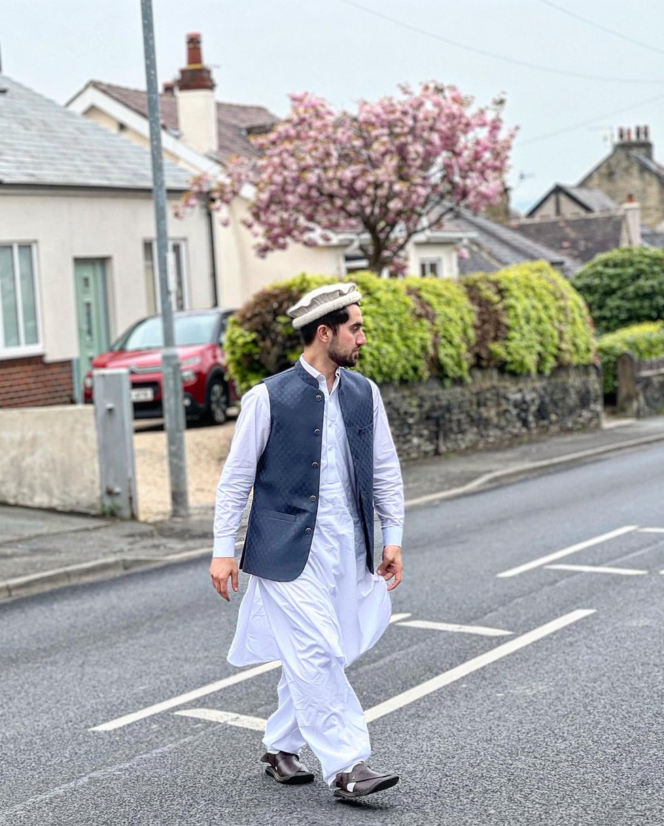 Khizarreloaded's tweet photo. Eid 2022.
Eid Mubarak Everyone. #Akhtardeghoombarghoombar #chotieid https://t.co/gcb1O8v8b9