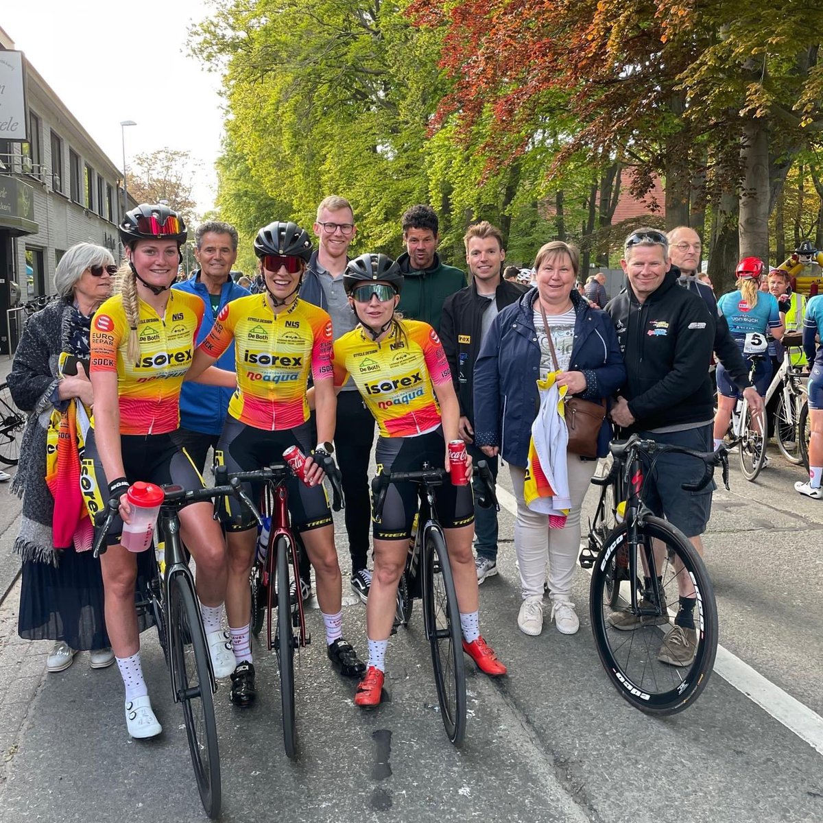 Sinai 1.15A - 104 participants .
We started with 3 riders. 
During the match, an attacking Kim Van den Steen tried several times but never stuck. It finished in a bunch sprint. 

Kim: 48th
Devon: 80th st
Marjolein: 85th

Onto the next one 🙌💪 #isorex