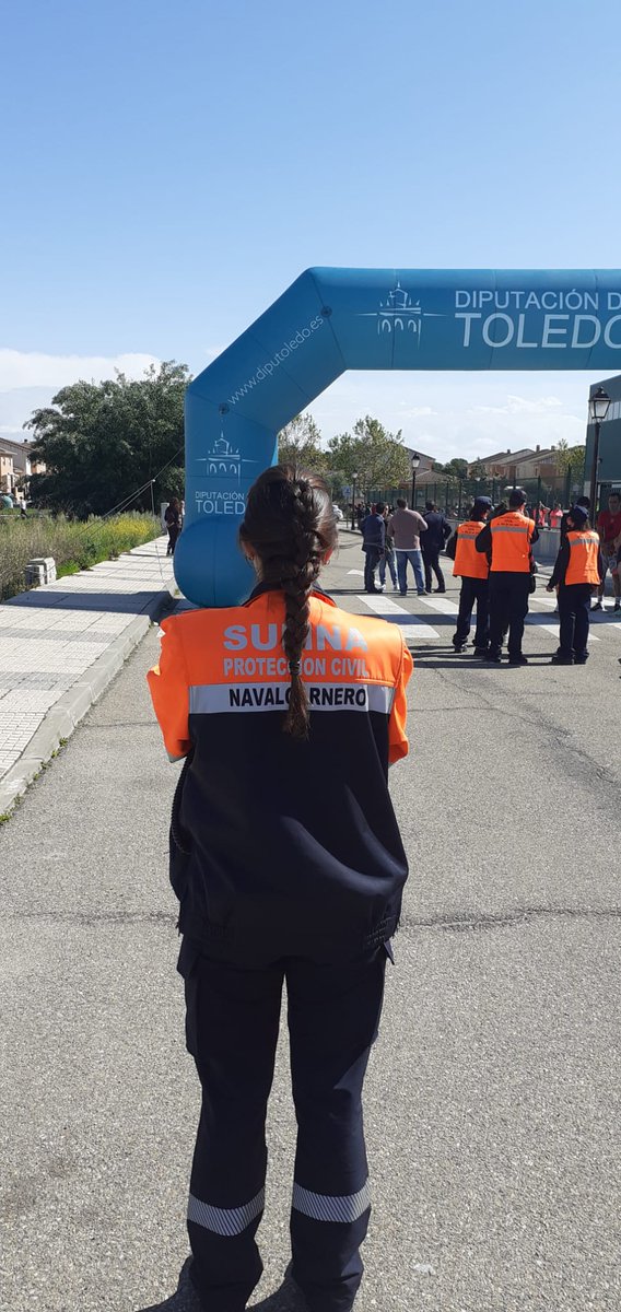 Pcnavalcarnero's tweet photo. Esta mañana 2 componentes se desplazaron a #Carranque a dar apoyo a #PCCarranque en su 1a carrera solidaria contra el acoso escolar. #ASEM112 #Navalcarnero #lasprotescuentan https://t.co/U2bxbAtjHn
