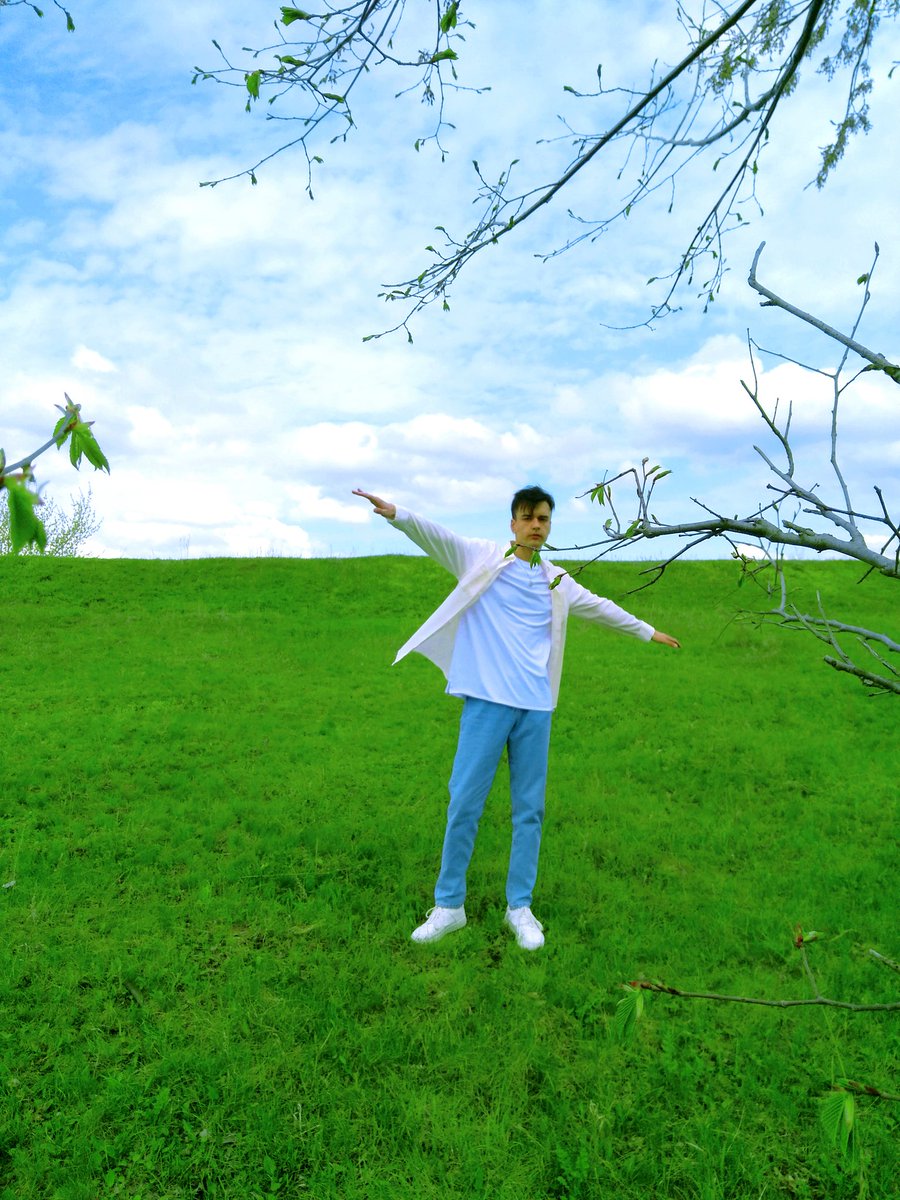 listen : band.link/tue_oblako

"...I look above and notice that the cloud
Flies away so freely,
And I'm ready to run away with it together,
Only for me never to be found..."

RU &amp; EN lyrics : genius.com/Trinergy-cloud…
