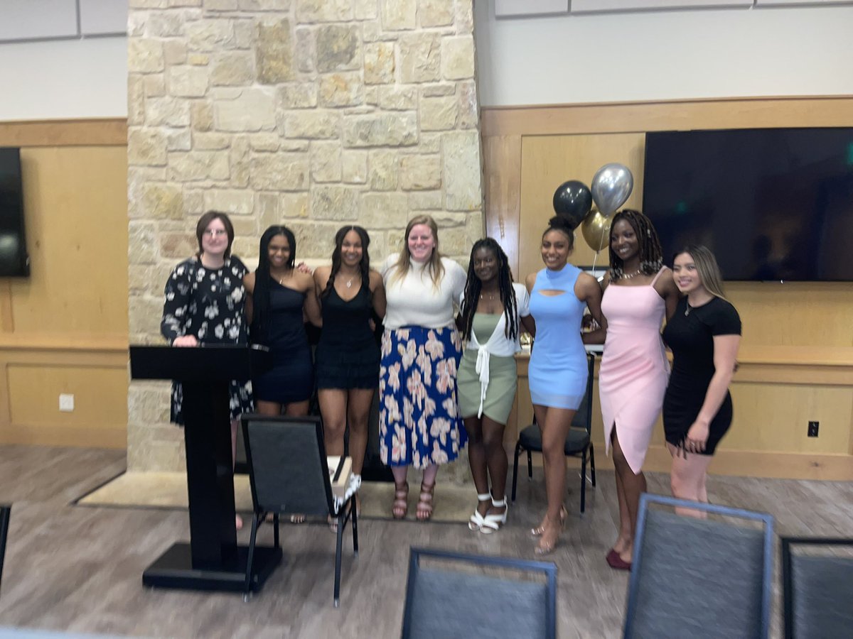 Deanna Uwaga tweet media