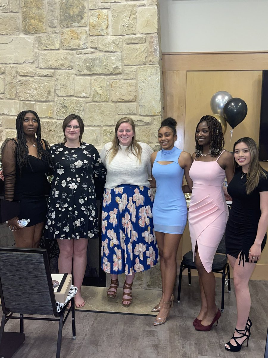 Deanna Uwaga tweet media