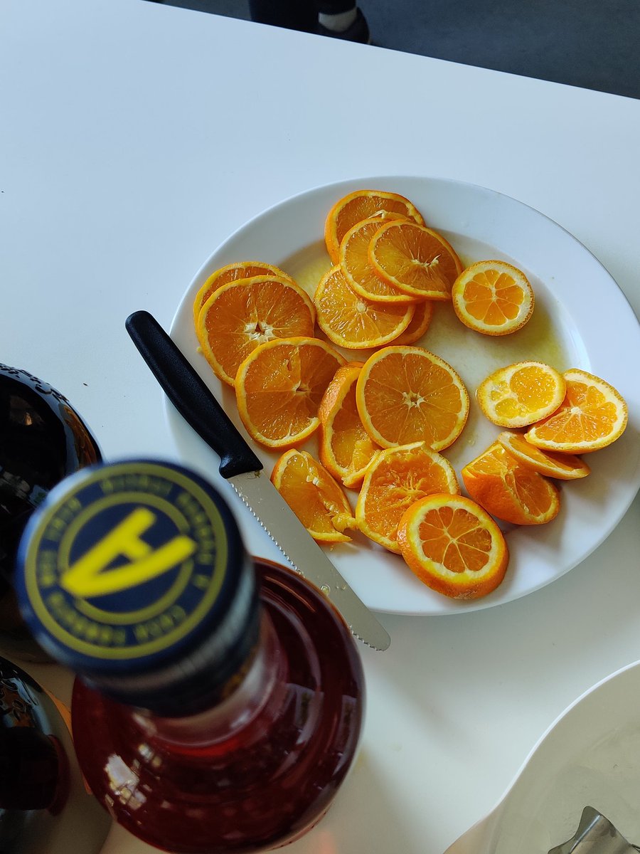 Great food and live Greek music for the International Dinner at <a href="/OceanLifeCentre/">Ocean Life Centre</a>  🌍 

Couldn't be more grateful for doing my PhD in such an amazing community 🌊🦞🐟🪸🦠🌊