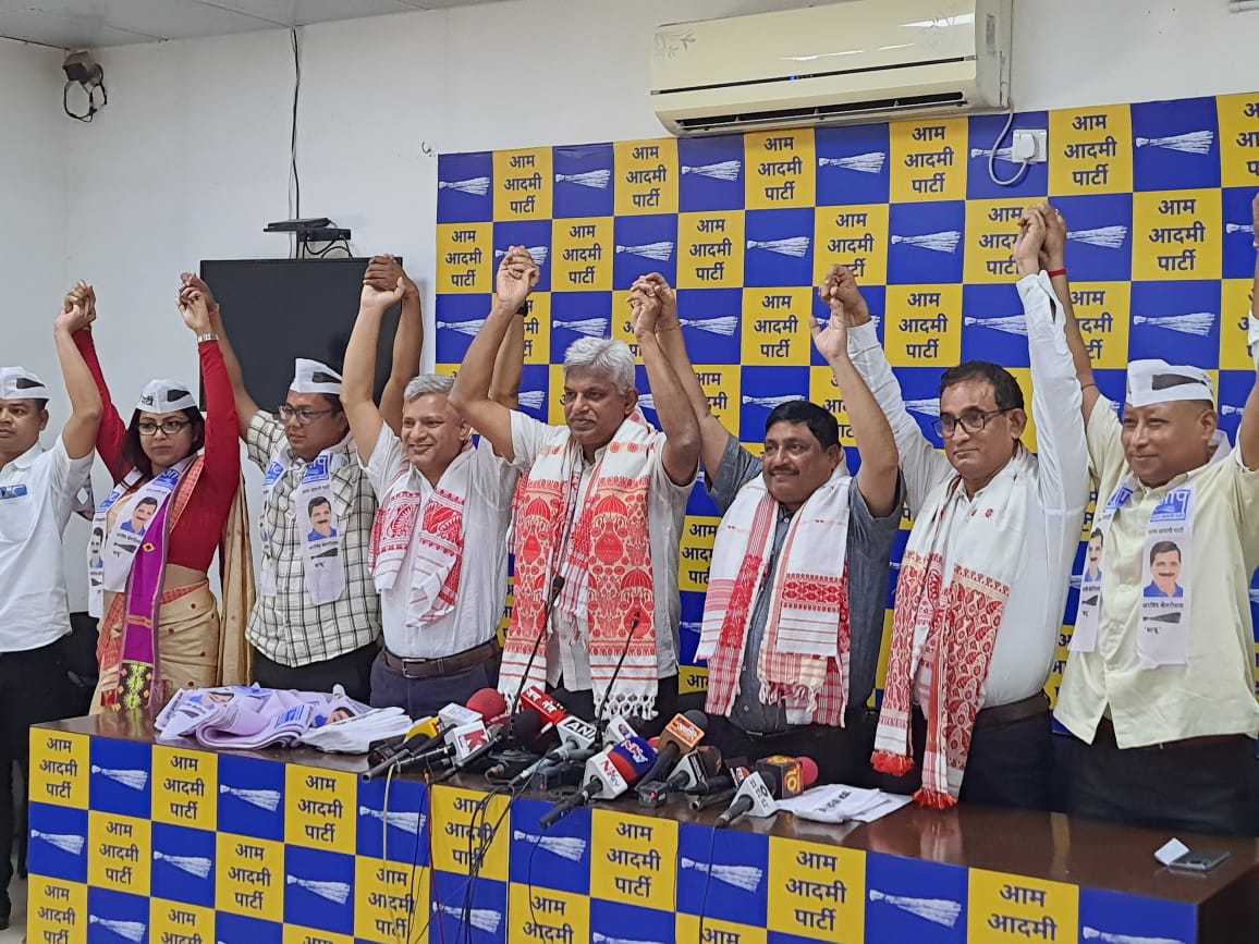 Insidech2020's tweet photo. Jitul Deka -former working president of Raijor dal
Kamal kumar medhi- former GS of Raijor dal
Anurupa Dekaraja - former Spokesperson of Raijor dal
Binoy deka - State ex member
Dipankar Kalita : former General Secretary joined Aam Aadmi party in Delhi

#Raijordal #AamAadmiParty https://t.co/3YOiYKykKX