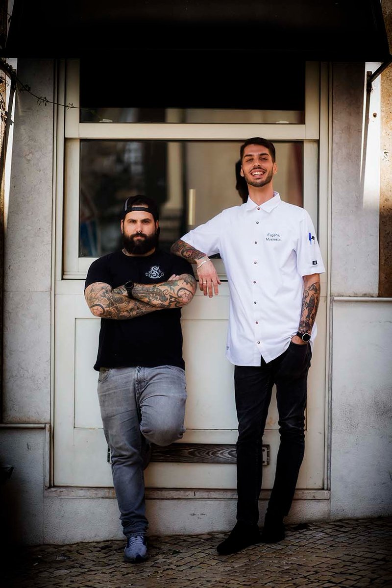 Heads up! We are hiring for our team in all fronts and formats: junior sous-chefs, cooks, pastry chefs and waiters. Applications with CV to: recrutamento@100maneiras.com

#restaurant #team #recrutamento #emprego #oportunidade #trabalho #vaga #hiring #jobs #opportunity