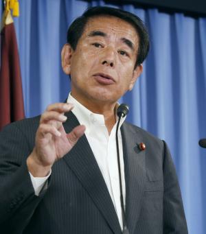 下村博文元文科相。加計学園問題に1枚噛んでいる。闇献金200万円を受け取ったとされている。政治家はこんなクソどもばかりだ。「法律上は問題ない」と追及をかわしている。法にさえ触れなければ何をやっても構わないと思っているのだろう。安倍や麻生と同類のクソ政治家だ。