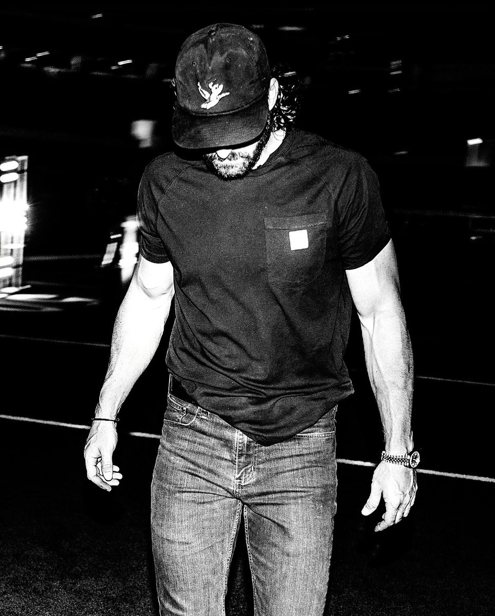 BIoodiedTruth's tweet image. ✎ ̼ Bradley James Perry 

            Underground ring fighter. 
        Big brother. Addict. Local act.