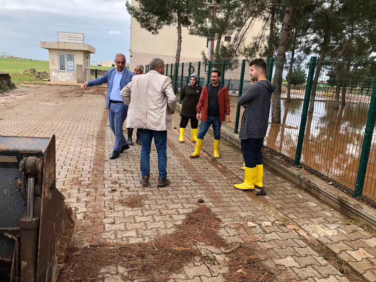 Hilvan Belediye Başkanı Sayın Aslan Ali BAYIK su baskınına uğrayan okullarımızı ziyaret etti. Sayın Başkanımıza desteklerinden ötürü teşekkür ederiz. 
<a href="/sanliurfammem63/">Şanlıurfa İl Milli Eğitim Müdürlüğü</a> 
<a href="/Hilvanbeltr/">Hilvan Belediyesi</a> 
<a href="/Hilvan_MEM/">Hilvan İlçe Milli Eğitim Müdürlüğü</a>