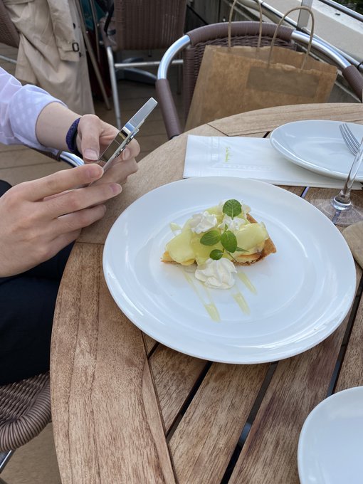 彼氏が可愛いの頼んでて草

ワシはビールとツマミ 