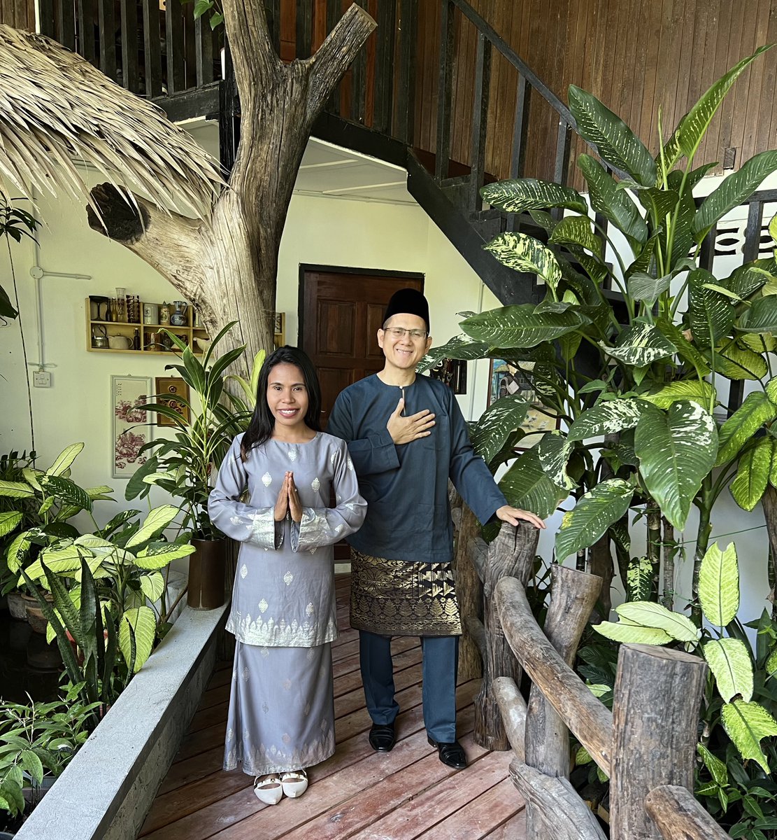 Ini bukan raya panik. Memang dari dulu kaedah penentuan rata gitu. Sudah banyak kali pun jatuh raya esok, lepas umum. Mungkin lepas dua tahun raya pandemik, orang sudah lupa hakikatnya begitu. 😁