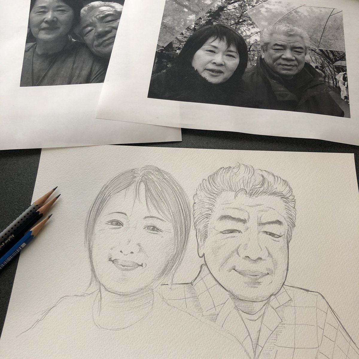11年前ふらっと立ち寄ったお店のマスター高松さん。
未だに「よくあの扉を開けたな」と周りに称えられる程こじんまりした路地裏のお店に沢山の思い出がある。
昔は大きなお店も経営されてた大宮の酒飲み達のお父さんみたいな人。
僕に職場以外の人の繋がりを持たせてくれた、大切な人を描きました。