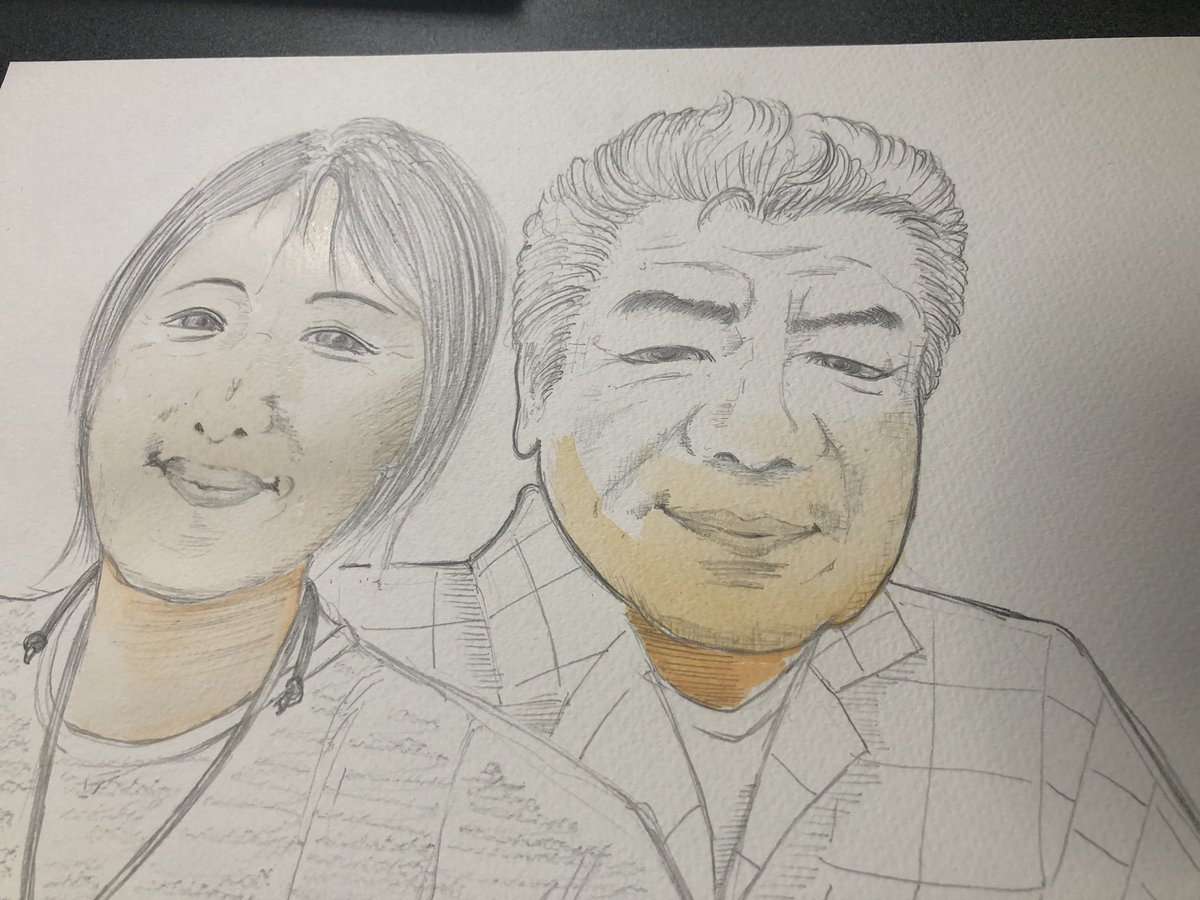 11年前ふらっと立ち寄ったお店のマスター高松さん。
未だに「よくあの扉を開けたな」と周りに称えられる程こじんまりした路地裏のお店に沢山の思い出がある。
昔は大きなお店も経営されてた大宮の酒飲み達のお父さんみたいな人。
僕に職場以外の人の繋がりを持たせてくれた、大切な人を描きました。